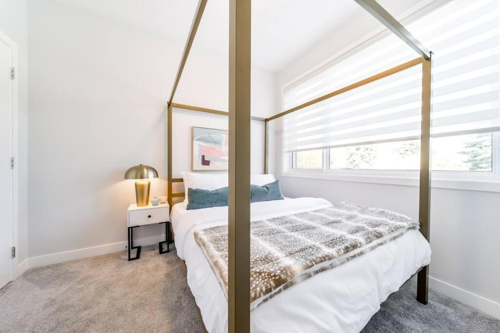 Modern Nordic Escape, 3Br Near Wem & Dt, Aircon & Fireplace, Wifi, Sleeps 6! Edmonton Eksteriør bilde