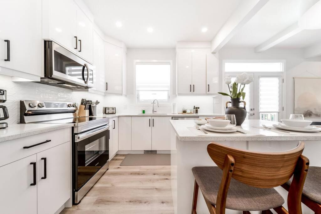 Modern Nordic Escape, 3Br Near Wem & Dt, Aircon & Fireplace, Wifi, Sleeps 6! Edmonton Eksteriør bilde