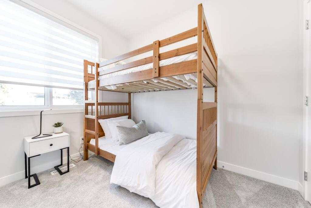 Modern Nordic Escape, 3Br Near Wem & Dt, Aircon & Fireplace, Wifi, Sleeps 6! Edmonton Eksteriør bilde