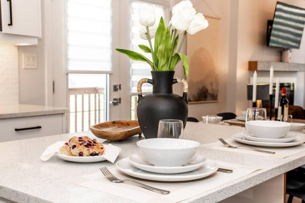 Modern Nordic Escape, 3Br Near Wem & Dt, Aircon & Fireplace, Wifi, Sleeps 6! Edmonton Eksteriør bilde