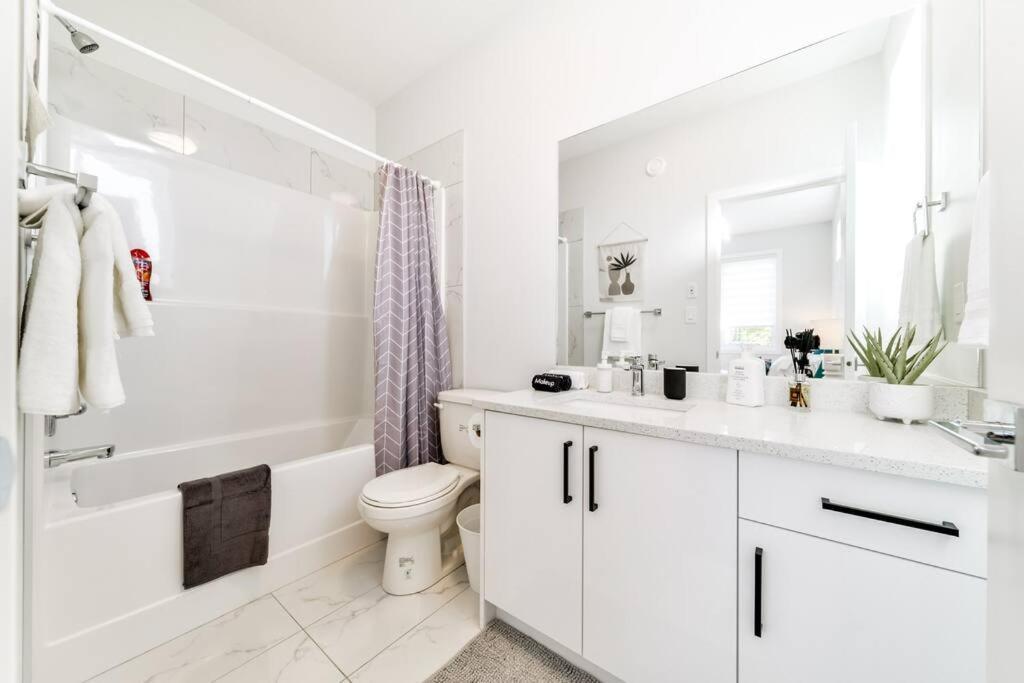 Modern Nordic Escape, 3Br Near Wem & Dt, Aircon & Fireplace, Wifi, Sleeps 6! Edmonton Eksteriør bilde