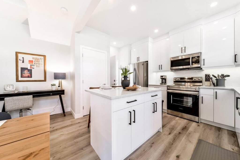 Modern Nordic Escape, 3Br Near Wem & Dt, Aircon & Fireplace, Wifi, Sleeps 6! Edmonton Eksteriør bilde
