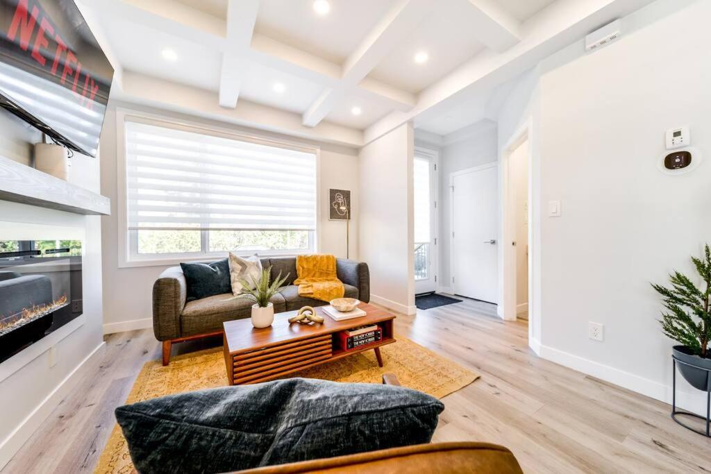 Modern Nordic Escape, 3Br Near Wem & Dt, Aircon & Fireplace, Wifi, Sleeps 6! Edmonton Eksteriør bilde