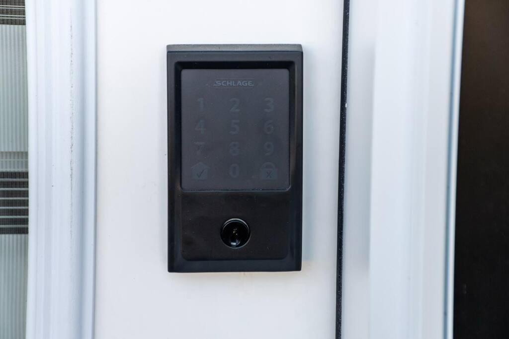 Modern Nordic Escape, 3Br Near Wem & Dt, Aircon & Fireplace, Wifi, Sleeps 6! Edmonton Eksteriør bilde