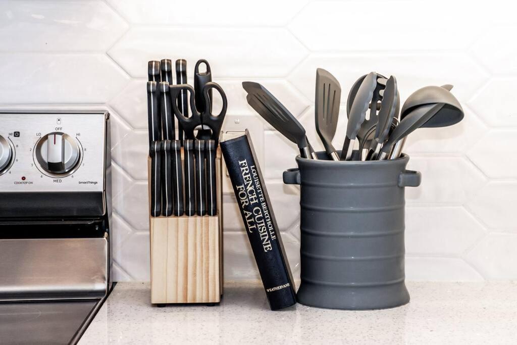 Modern Nordic Escape, 3Br Near Wem & Dt, Aircon & Fireplace, Wifi, Sleeps 6! Edmonton Eksteriør bilde