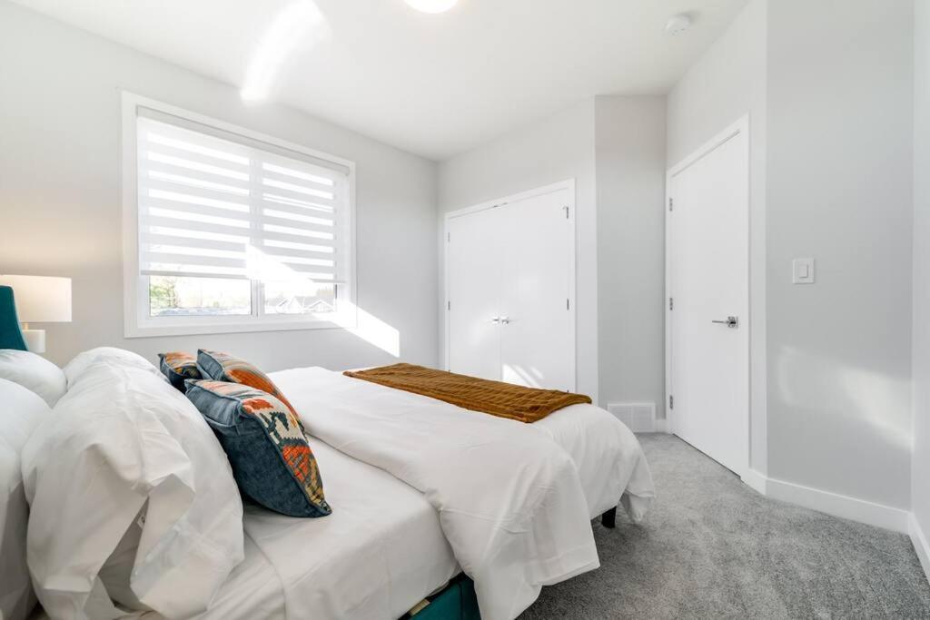 Modern Nordic Escape, 3Br Near Wem & Dt, Aircon & Fireplace, Wifi, Sleeps 6! Edmonton Eksteriør bilde