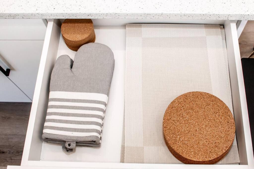 Modern Nordic Escape, 3Br Near Wem & Dt, Aircon & Fireplace, Wifi, Sleeps 6! Edmonton Eksteriør bilde
